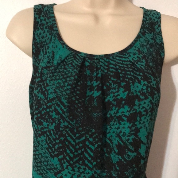 Green and Black patterned tank - Picture 2 of 3